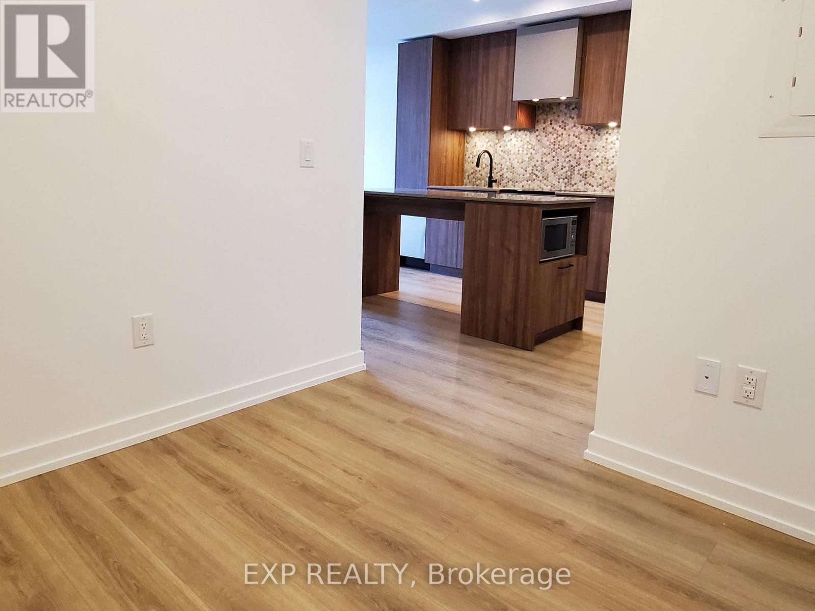 302 - 10 Lagerfeld Drive, Brampton, Ontario  L7A 0H8 - Photo 10 - W12808414