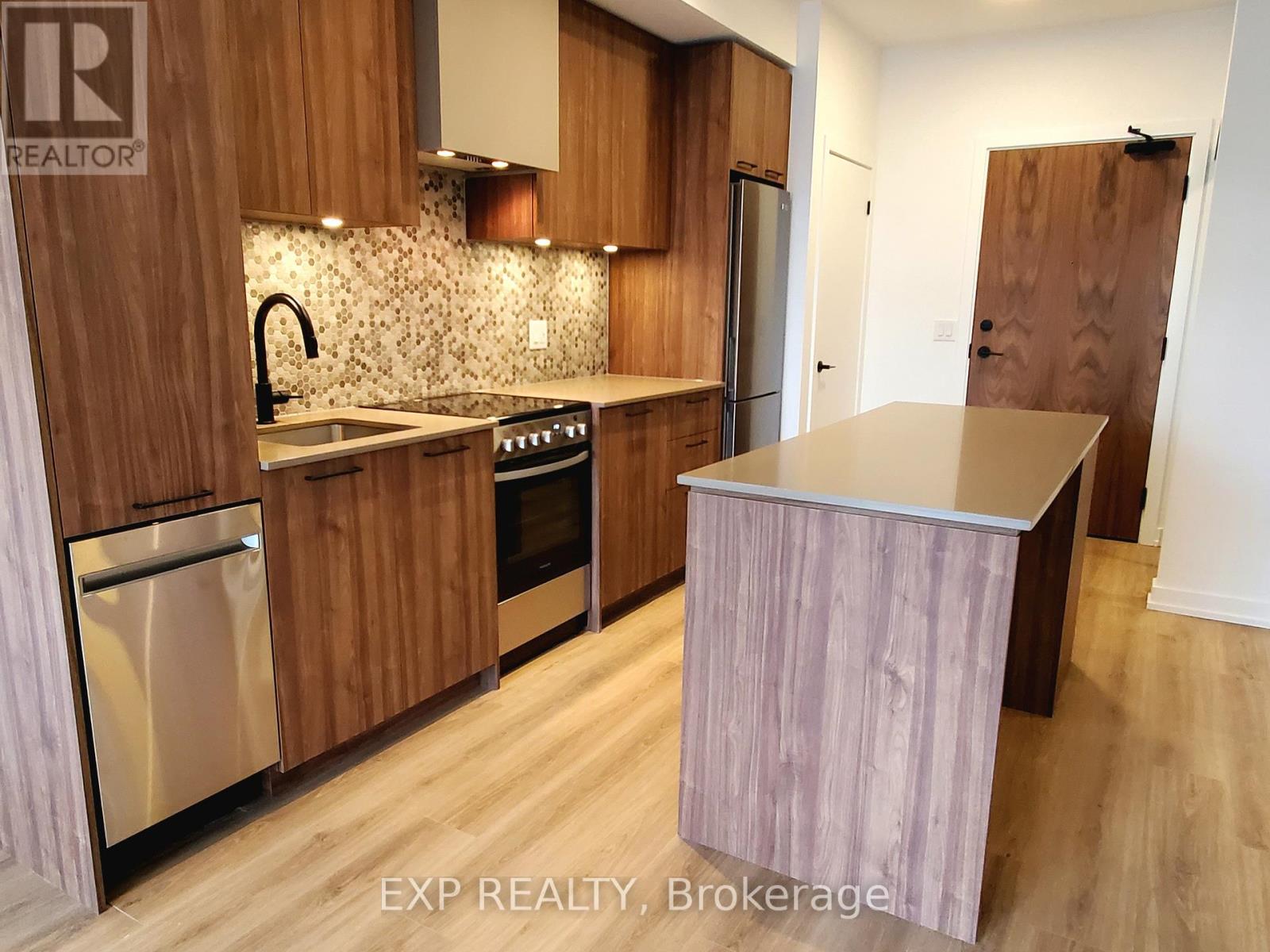 302 - 10 Lagerfeld Drive, Brampton, Ontario  L7A 0H8 - Photo 3 - W12808414