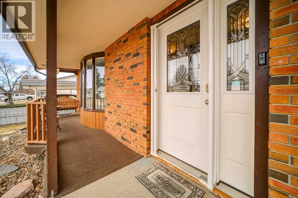 2020 25th Avenue N, Lethbridge, Alberta  T1H 4V3 - Photo 2 - A2286808