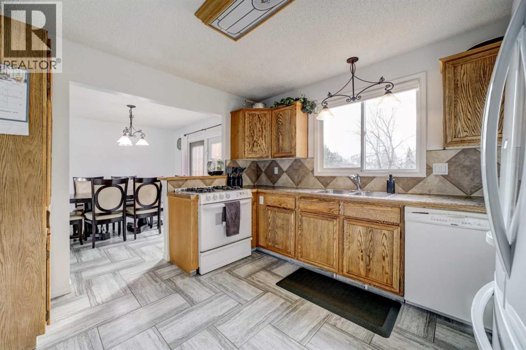 2020 25th Avenue N, Lethbridge, Alberta  T1H 4V3 - Photo 23 - A2286808