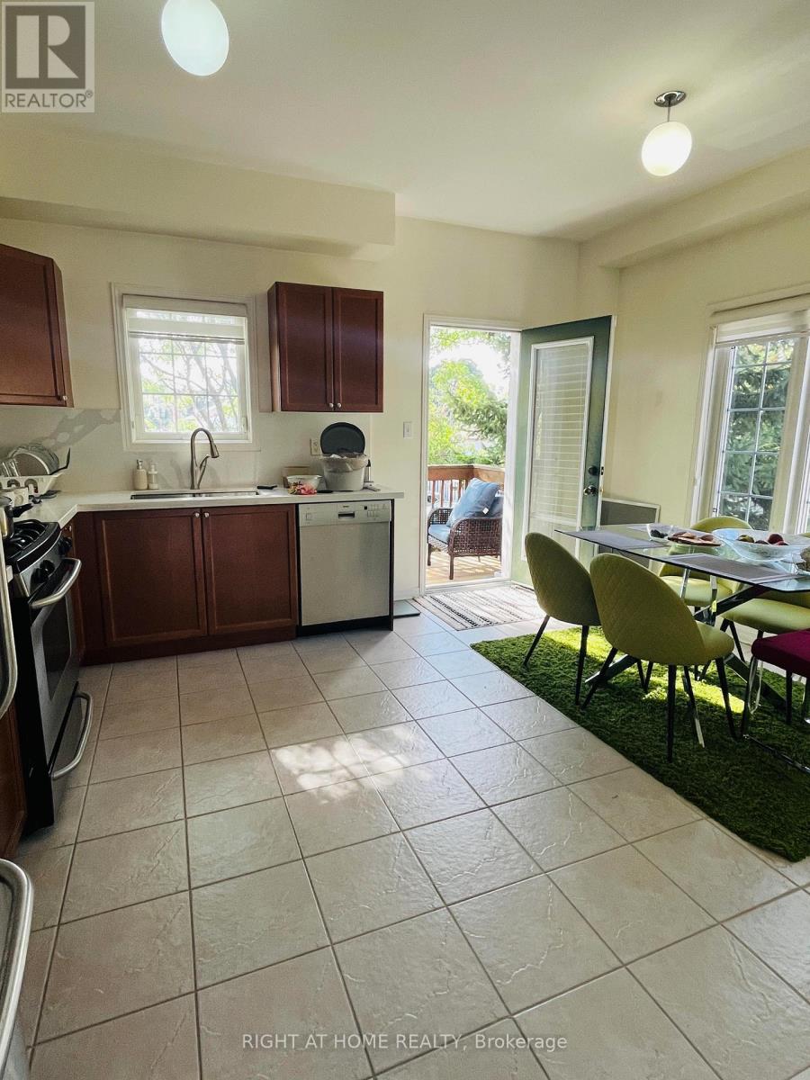 230 - 435 Hensall Circle, Mississauga, Ontario  L5A 4P1 - Photo 11 - W12808432