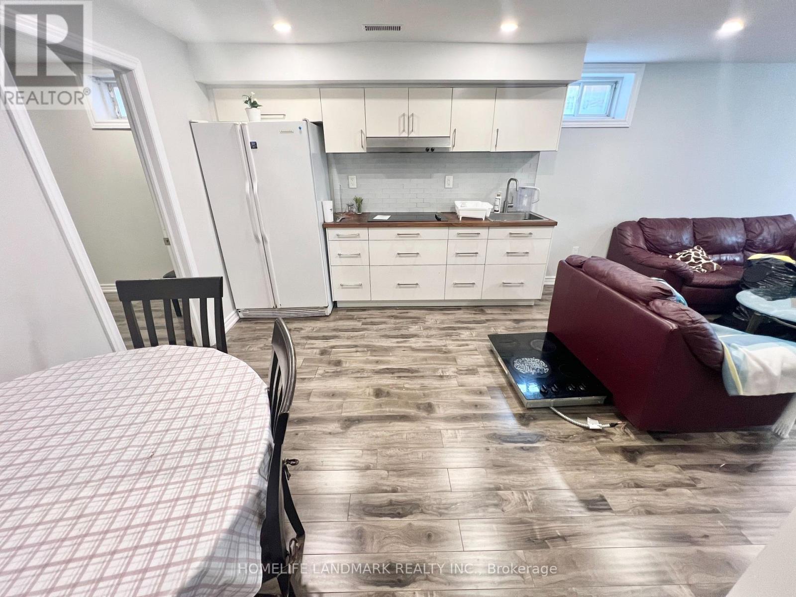 18 Fountain Court, Richmond Hill, Ontario  L4S 2K4 - Photo 2 - N12807018