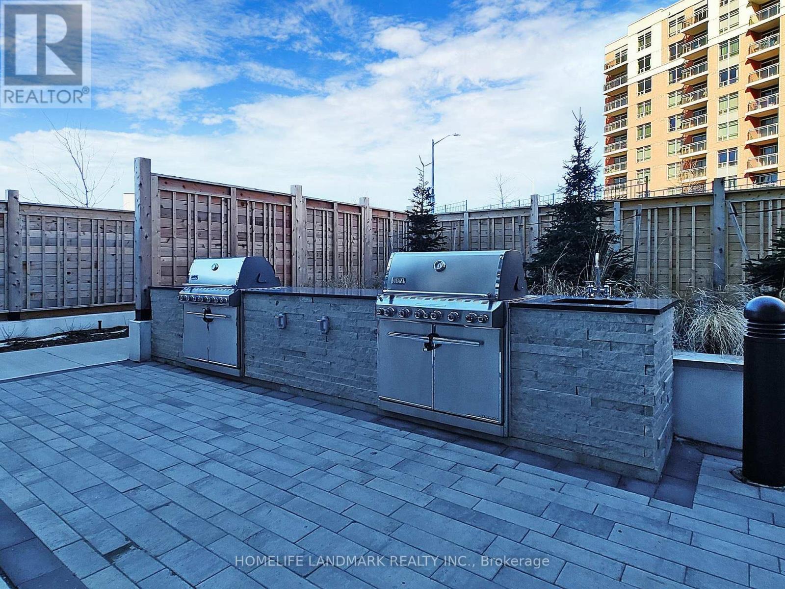 715 - 85 Oneida Crescent, Richmond Hill, Ontario  L4B 0A6 - Photo 8 - N12808470