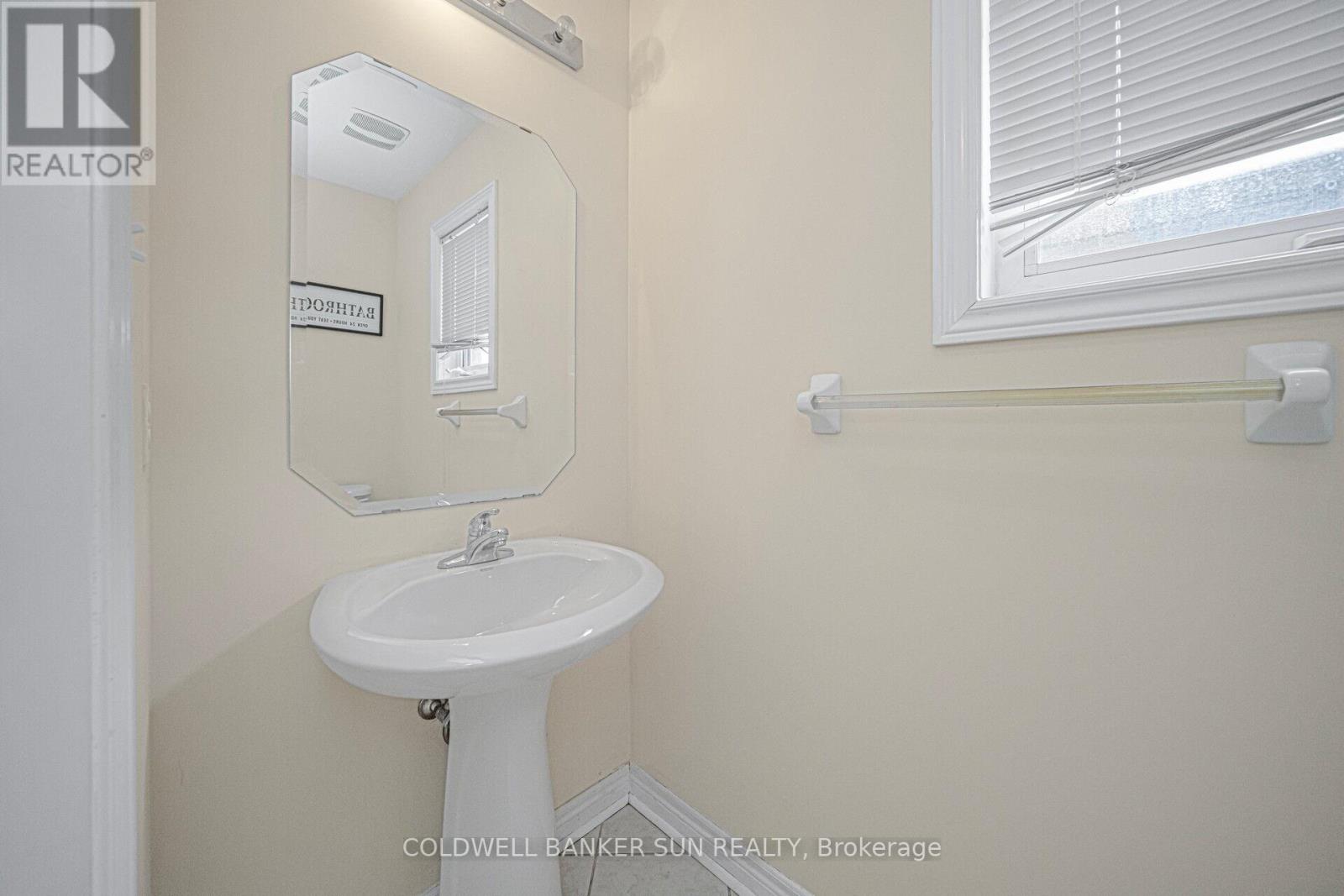 146 Crystalview Crescent, Brampton, Ontario  L6P 2R8 - Photo 10 - W12808458