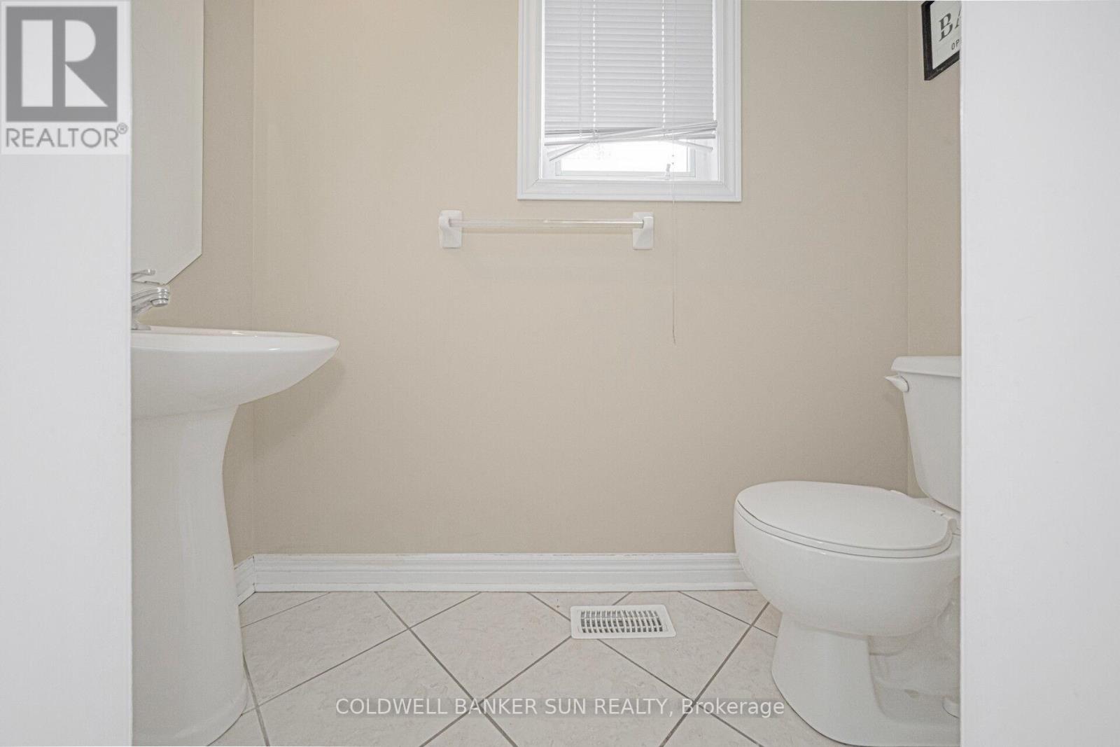 146 Crystalview Crescent, Brampton, Ontario  L6P 2R8 - Photo 9 - W12808458