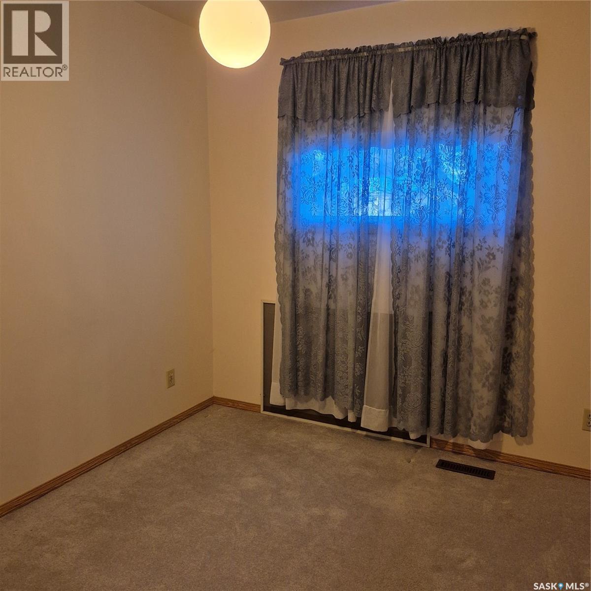 617 3rd Street W, Meadow Lake, Saskatchewan  S9X 1C1 - Photo 8 - SK015388