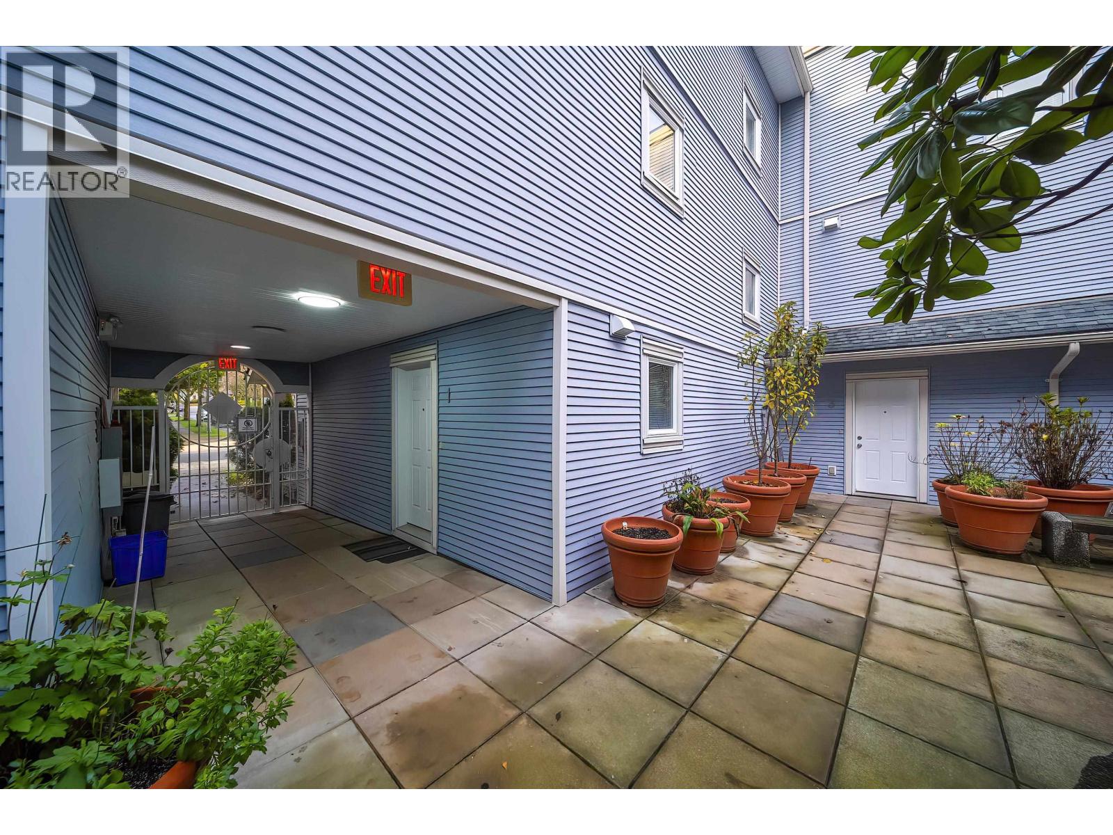 03 7128 17TH AVENUE, Burnaby, British Columbia