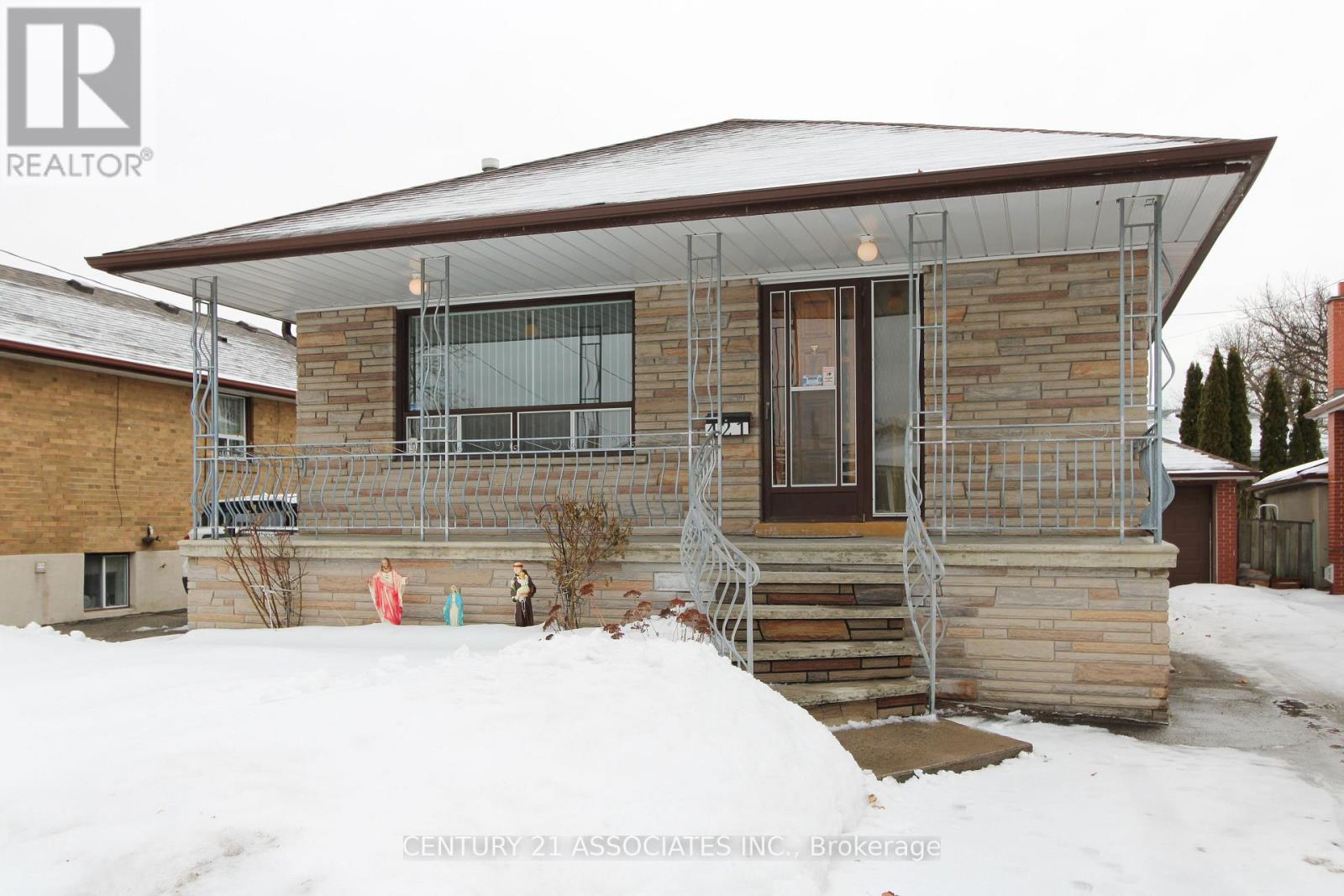 421 LANOR AVENUE, Toronto, Ontario