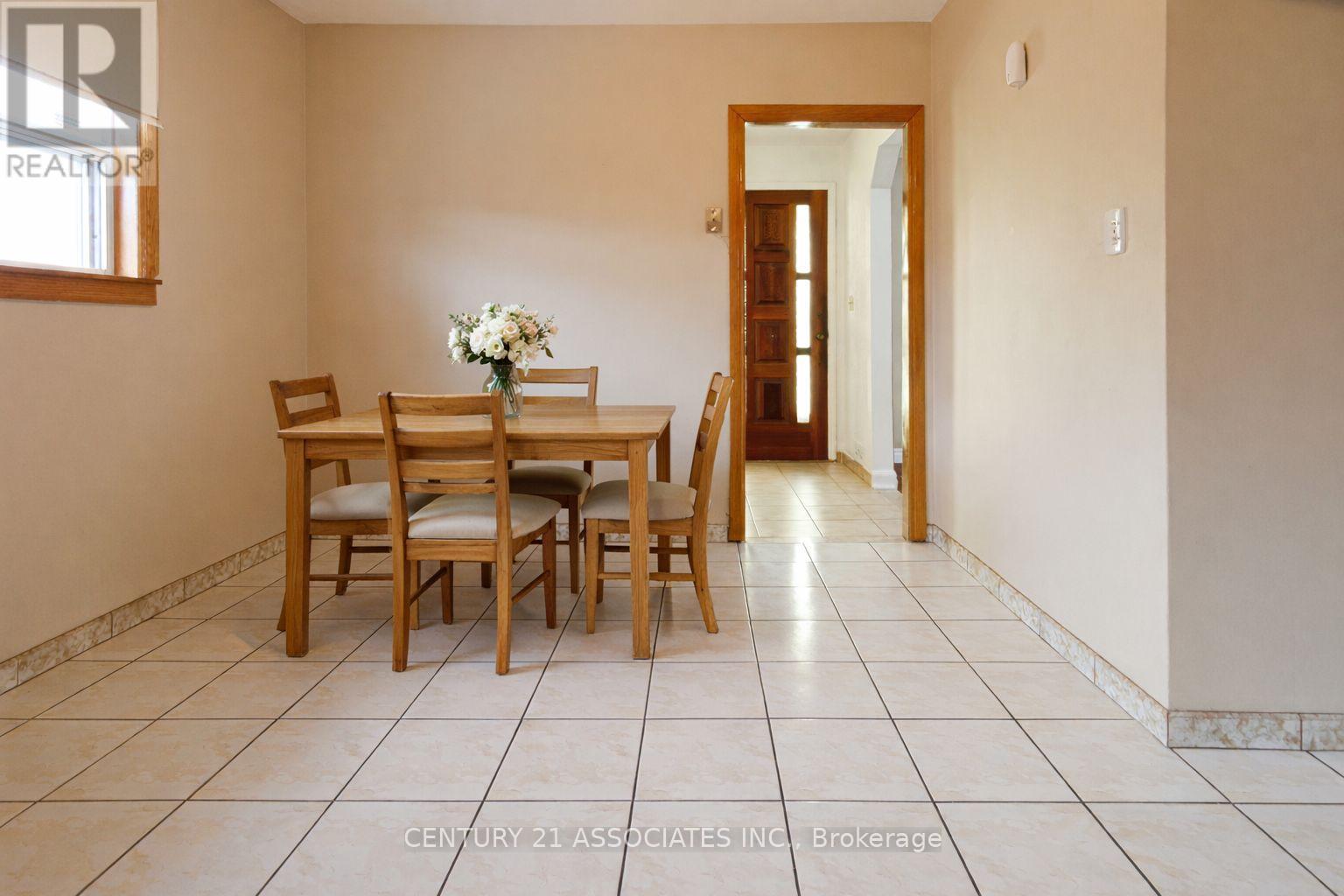 421 Lanor Avenue, Toronto, Ontario  M8W 2R7 - Photo 10 - W12808484