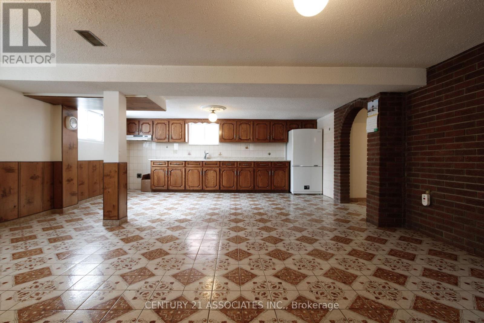 421 Lanor Avenue, Toronto, Ontario  M8W 2R7 - Photo 18 - W12808484