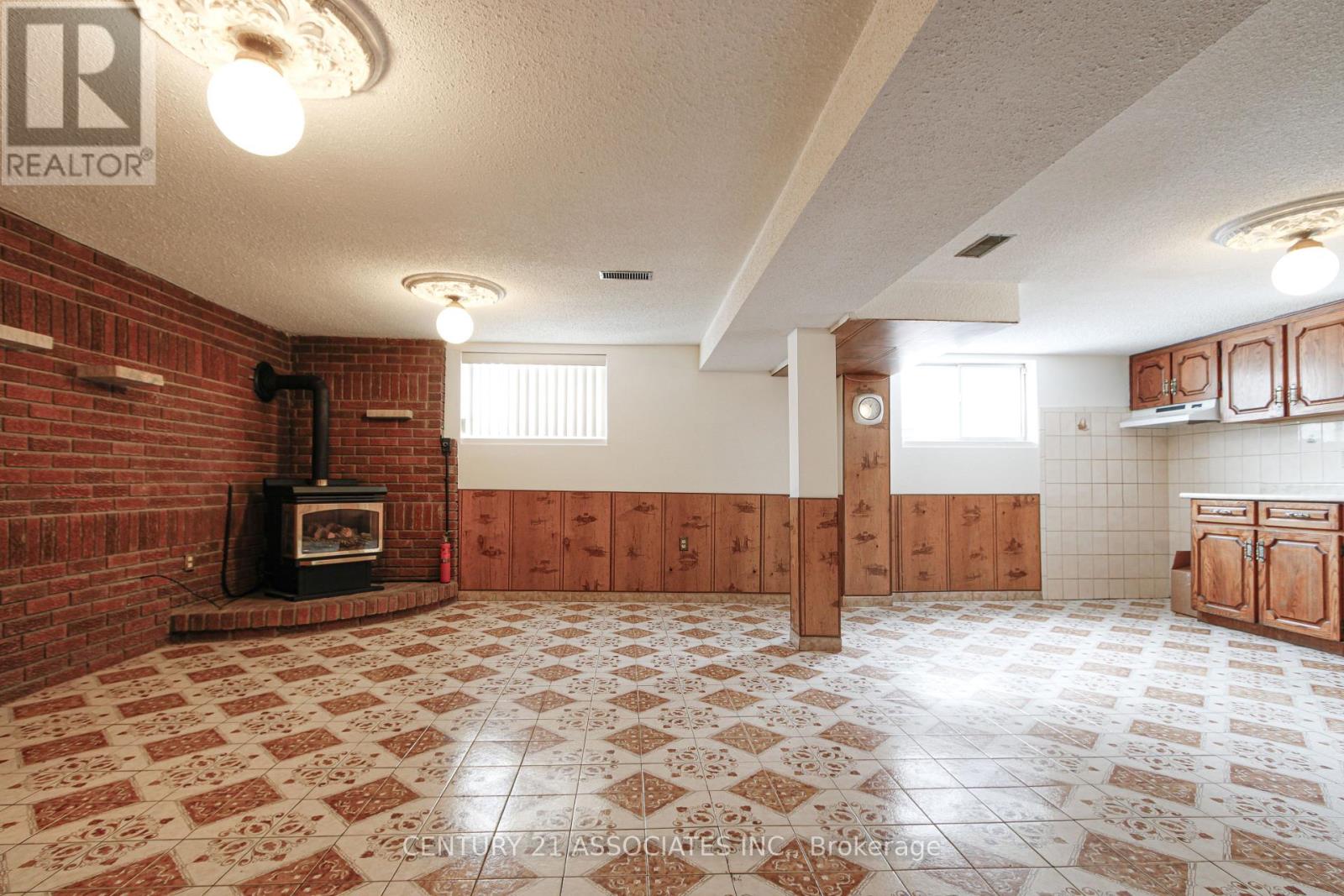 421 Lanor Avenue, Toronto, Ontario  M8W 2R7 - Photo 19 - W12808484