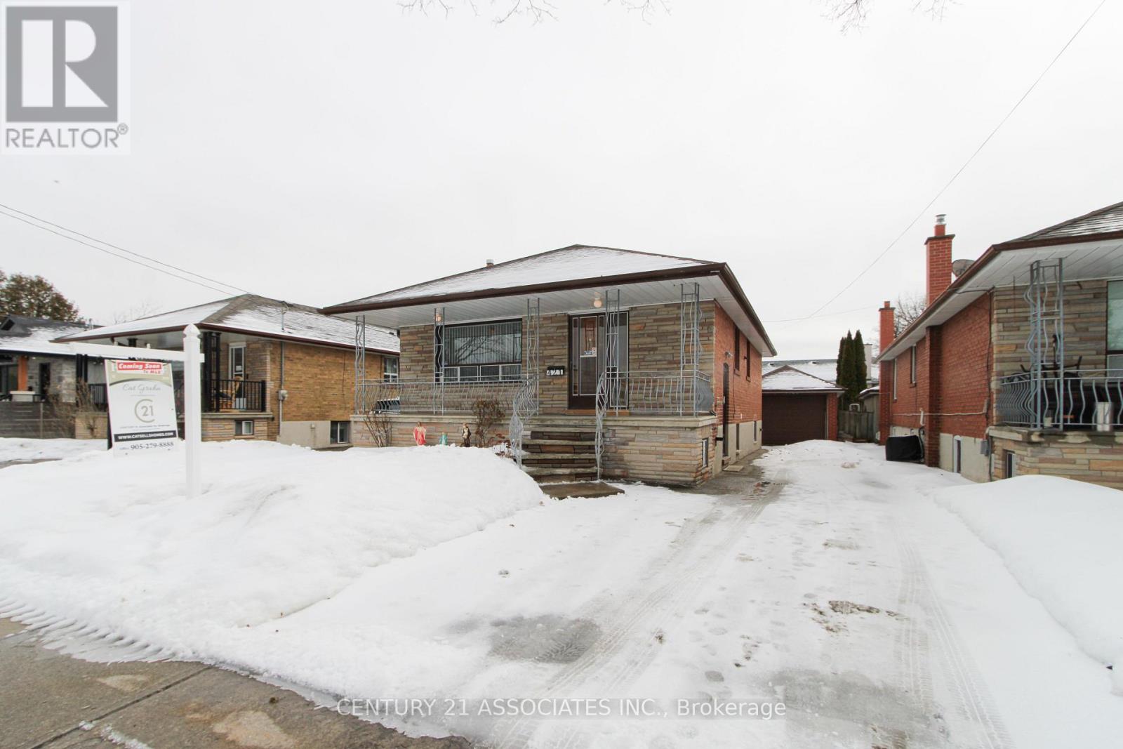 421 Lanor Avenue, Toronto, Ontario  M8W 2R7 - Photo 2 - W12808484