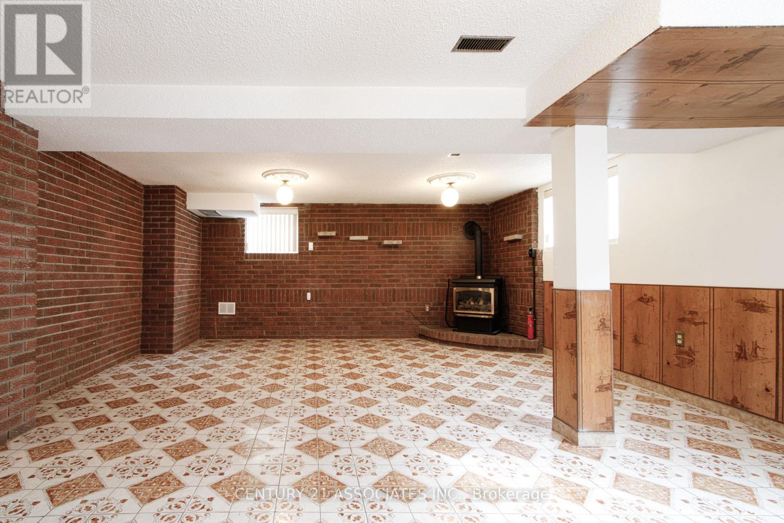 421 Lanor Avenue, Toronto, Ontario  M8W 2R7 - Photo 21 - W12808484