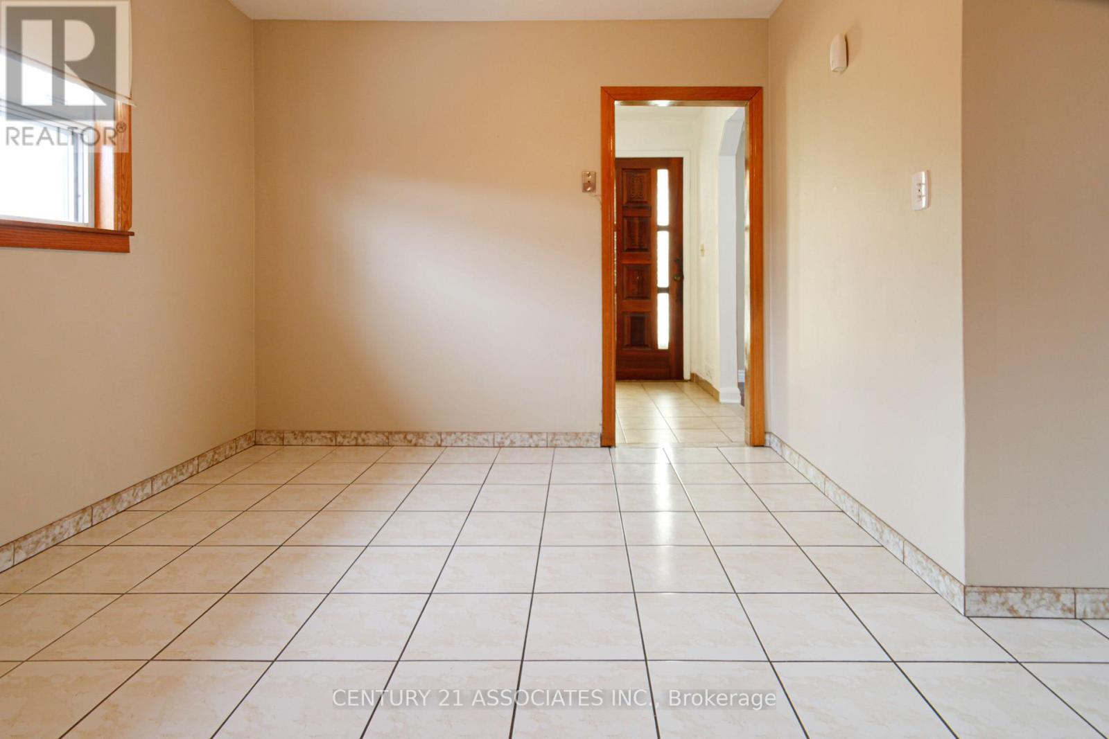 421 Lanor Avenue, Toronto, Ontario  M8W 2R7 - Photo 9 - W12808484