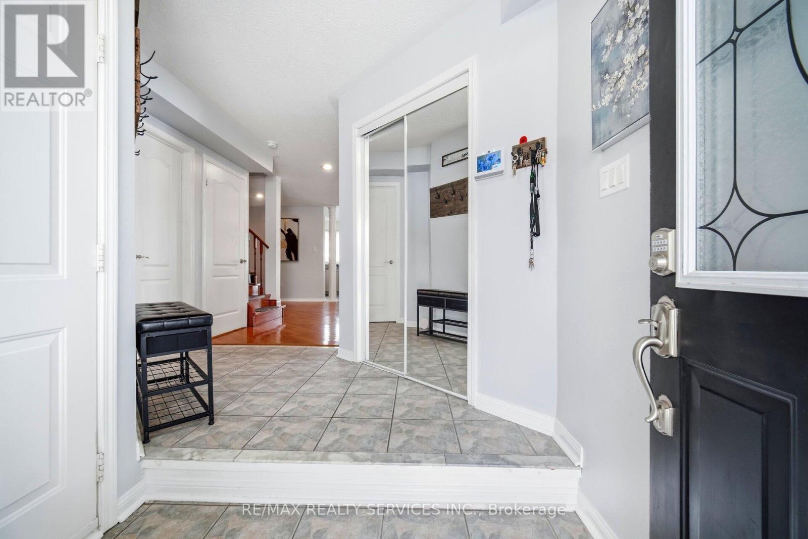 52 Native Landing, Brampton, Ontario  L6X 5B1 - Photo 5 - W12808488