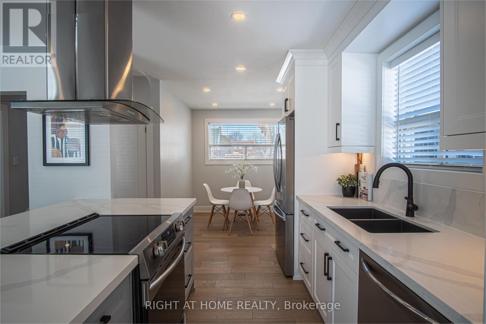 289 Elmwood Crescent, Milton, Ontario  L9T 1C3 - Photo 2 - W12808492