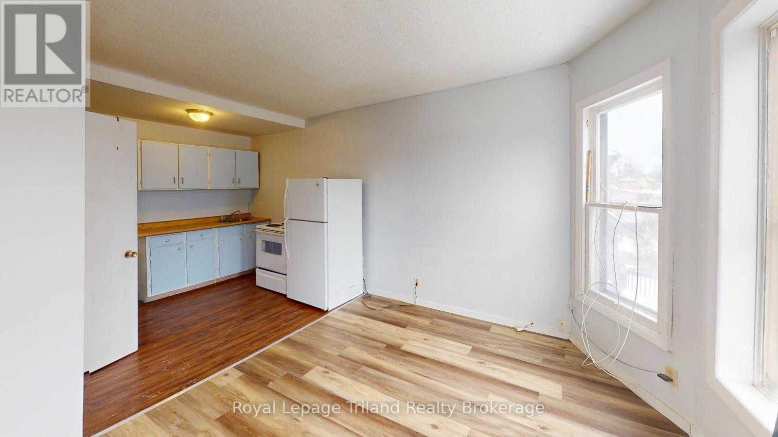 4 - 747 Dundas Street, Woodstock, Ontario  N4S 1E8 - Photo 2 - X12808538