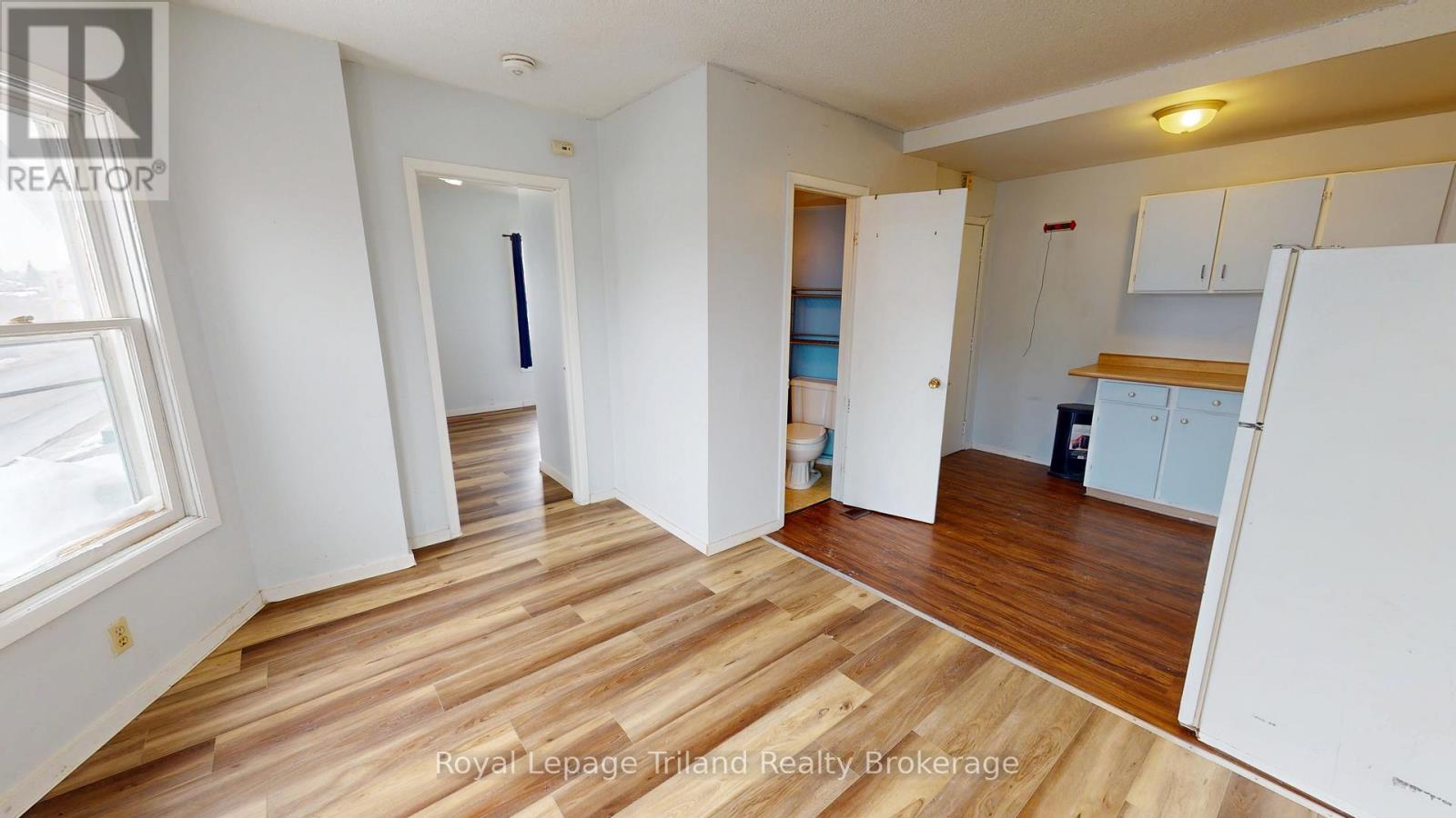 4 - 747 Dundas Street, Woodstock, Ontario  N4S 1E8 - Photo 3 - X12808538