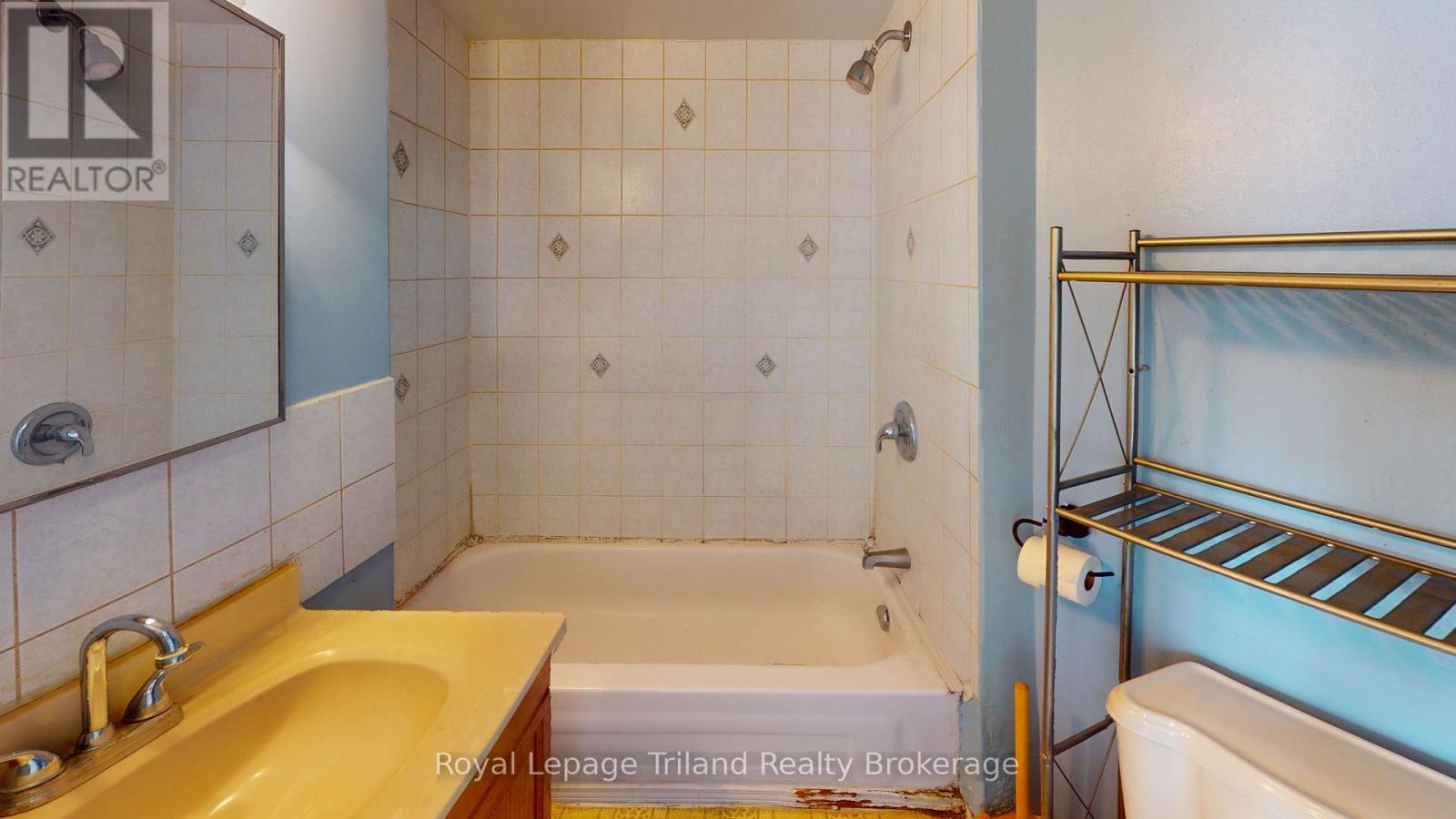 4 - 747 Dundas Street, Woodstock, Ontario  N4S 1E8 - Photo 7 - X12808538