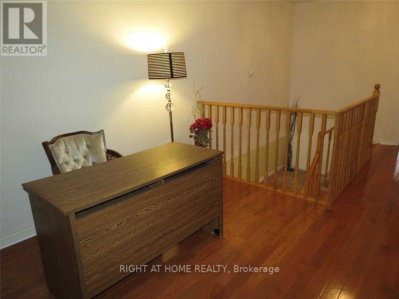 3472 Angel Pass Drive, Mississauga, Ontario  L5M 7N4 - Photo 10 - W12808536