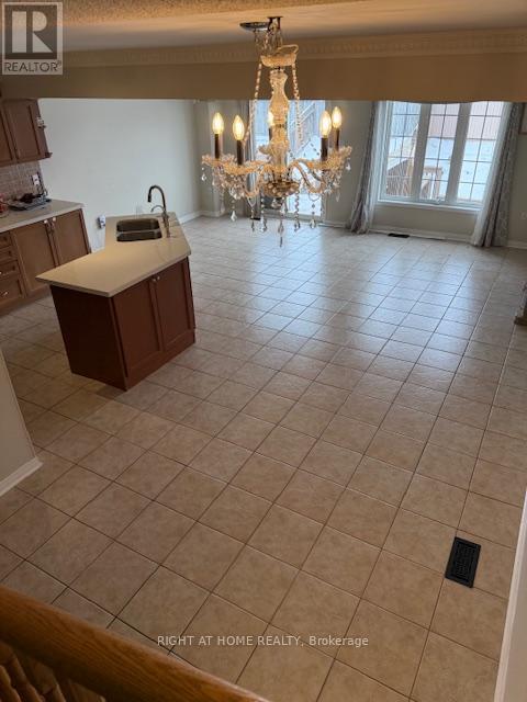 3472 Angel Pass Drive, Mississauga, Ontario  L5M 7N4 - Photo 4 - W12808536