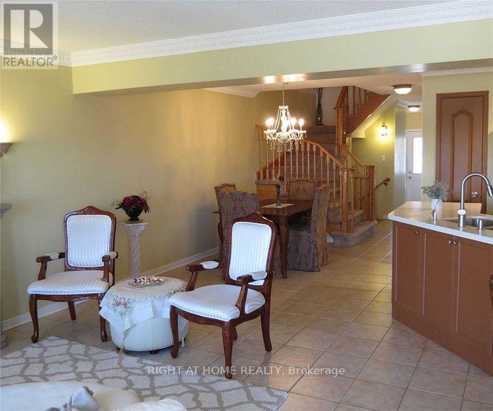 3472 Angel Pass Drive, Mississauga, Ontario  L5M 7N4 - Photo 5 - W12808536