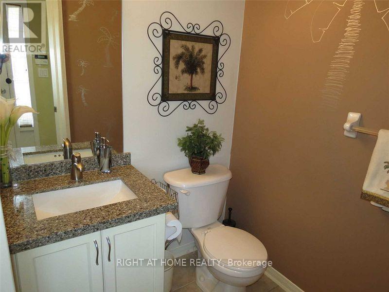 3472 Angel Pass Drive, Mississauga, Ontario  L5M 7N4 - Photo 9 - W12808536