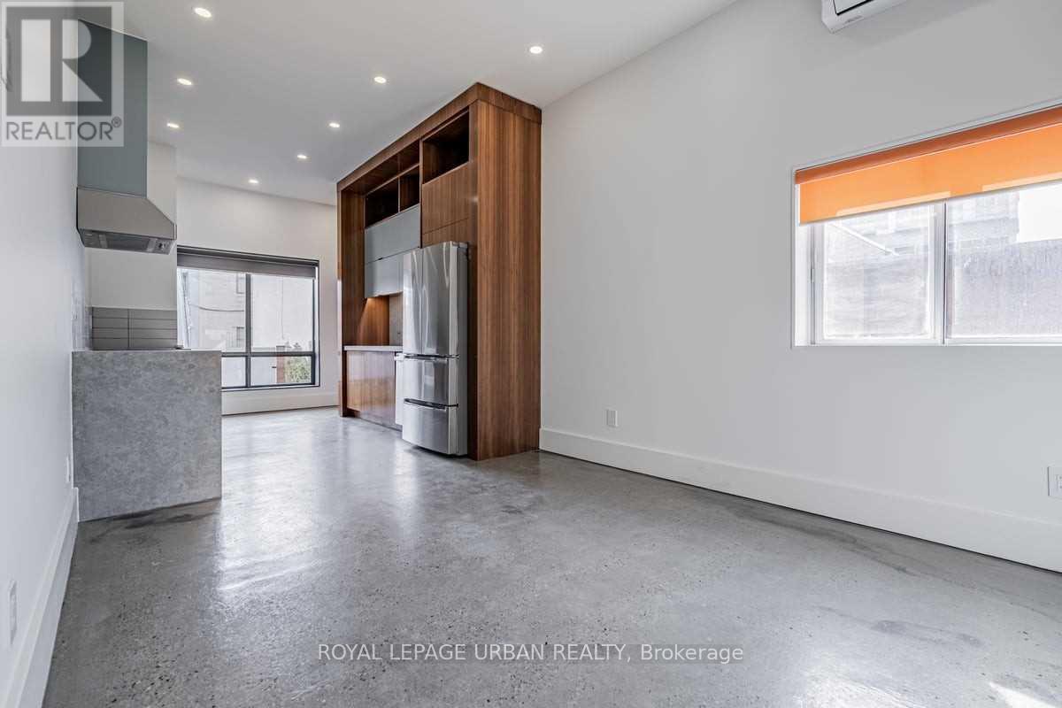 571 Rogers Road, Toronto, Ontario  M6M 1B7 - Photo 12 - W12808554