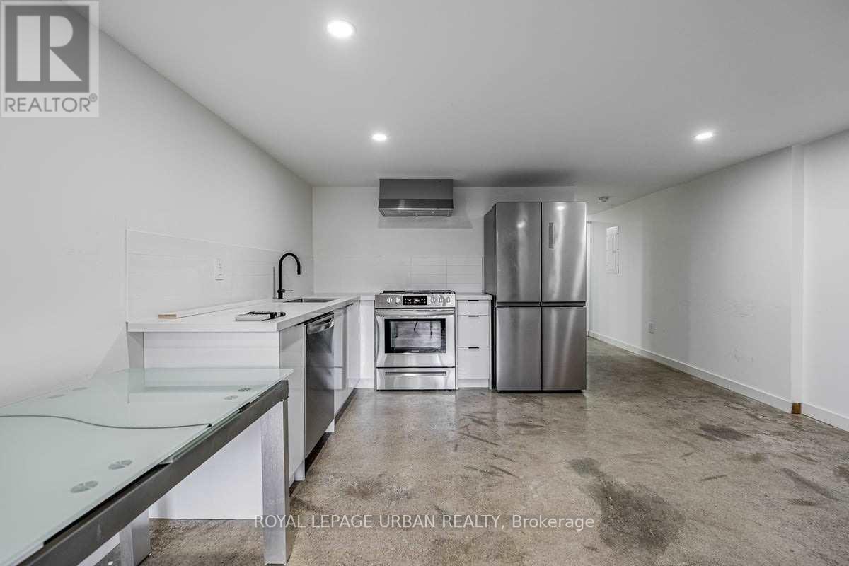 571 Rogers Road, Toronto, Ontario  M6M 1B7 - Photo 22 - W12808554