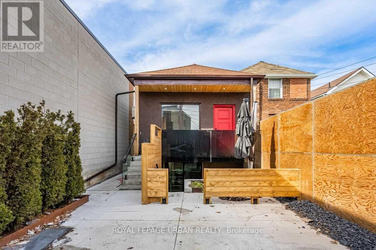 571 Rogers Road, Toronto, Ontario  M6M 1B7 - Photo 4 - W12808554