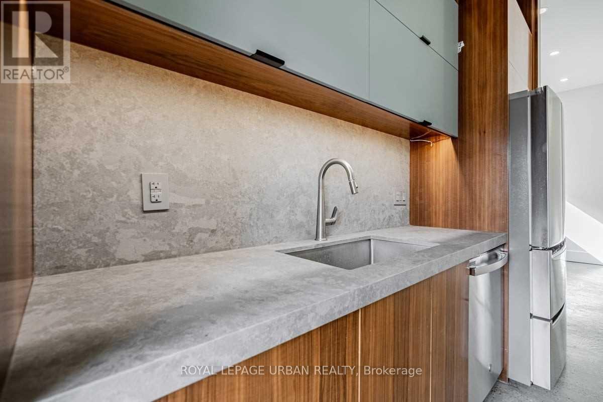 571 Rogers Road, Toronto, Ontario  M6M 1B7 - Photo 10 - W12808556