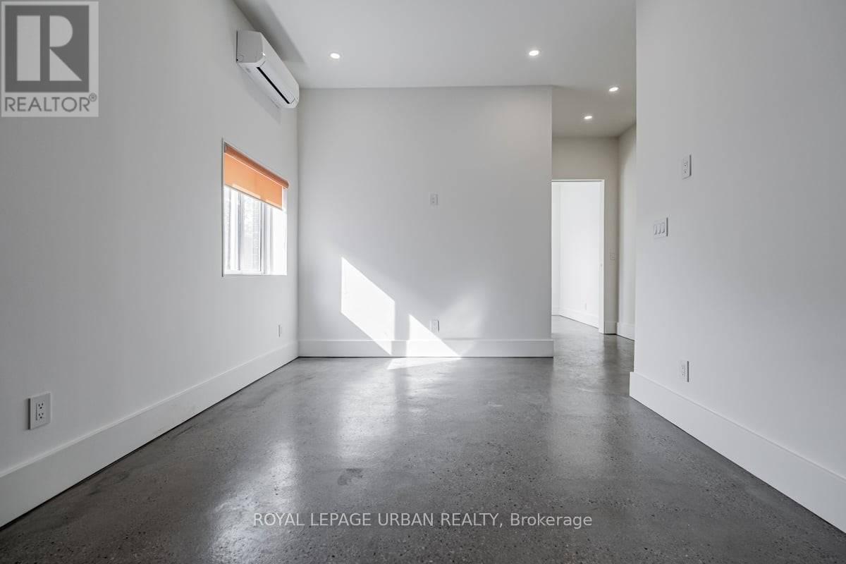 571 Rogers Road, Toronto, Ontario  M6M 1B7 - Photo 13 - W12808556