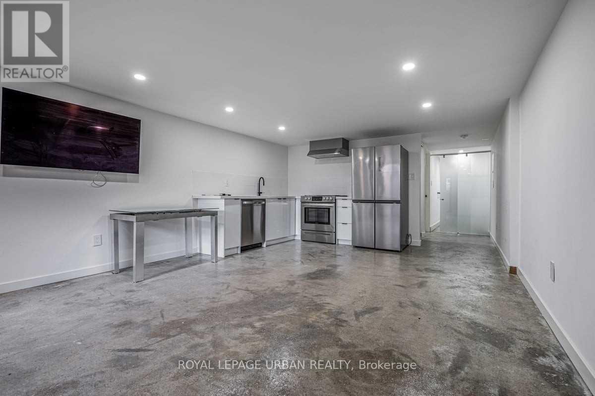 571 Rogers Road, Toronto, Ontario  M6M 1B7 - Photo 20 - W12808556