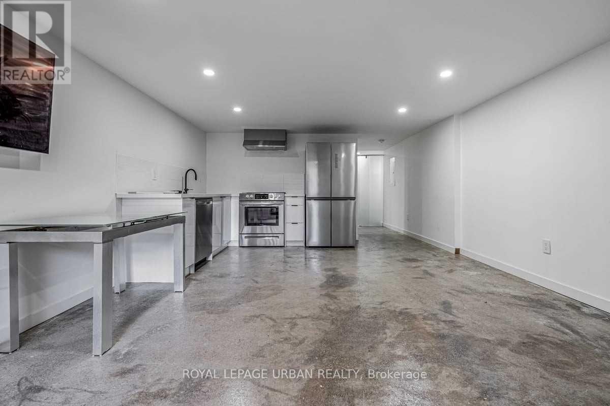 571 Rogers Road, Toronto, Ontario  M6M 1B7 - Photo 21 - W12808556