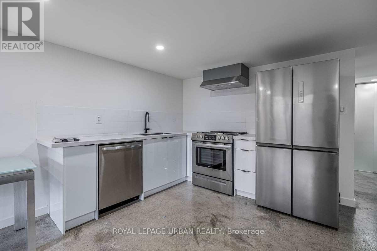 571 Rogers Road, Toronto, Ontario  M6M 1B7 - Photo 23 - W12808556