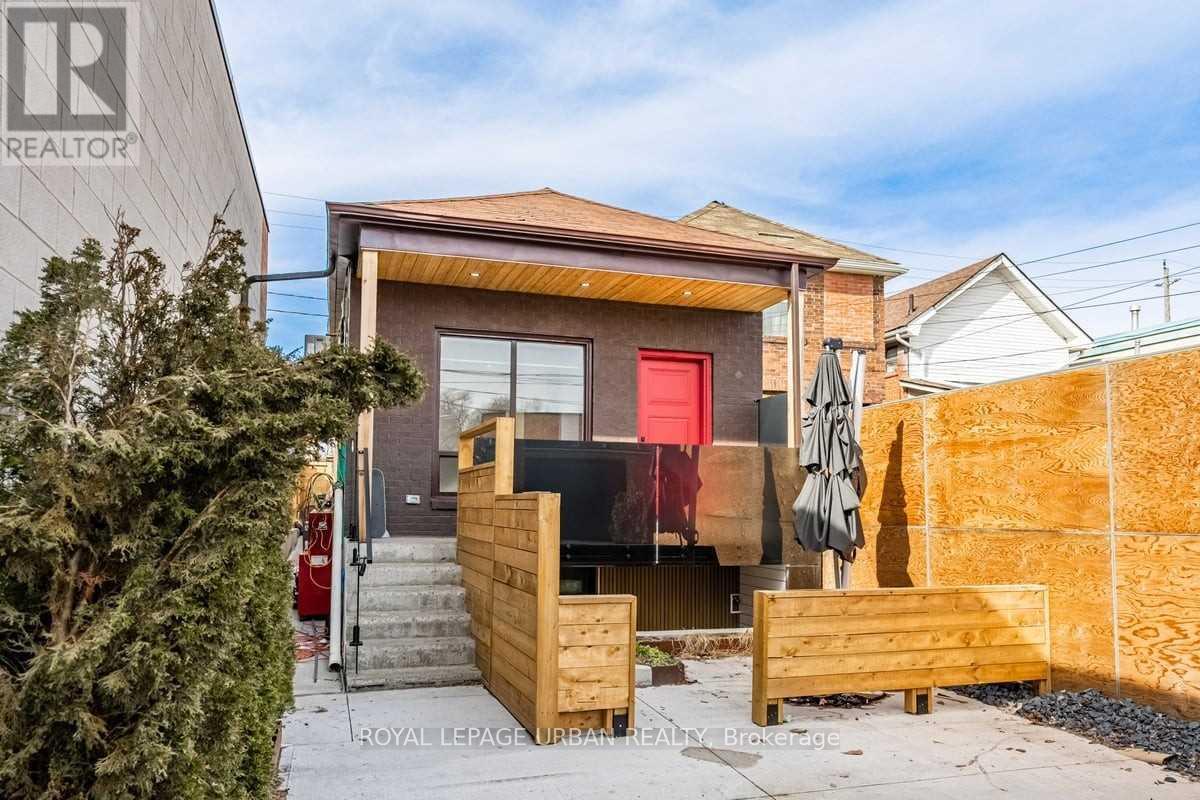 571 Rogers Road, Toronto, Ontario  M6M 1B7 - Photo 5 - W12808556