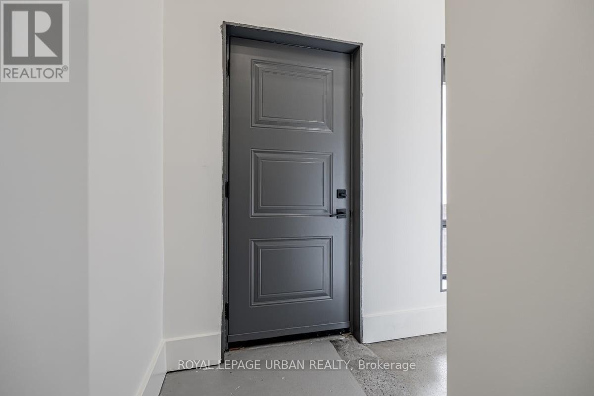 571 Rogers Road, Toronto, Ontario  M6M 1B7 - Photo 7 - W12808556