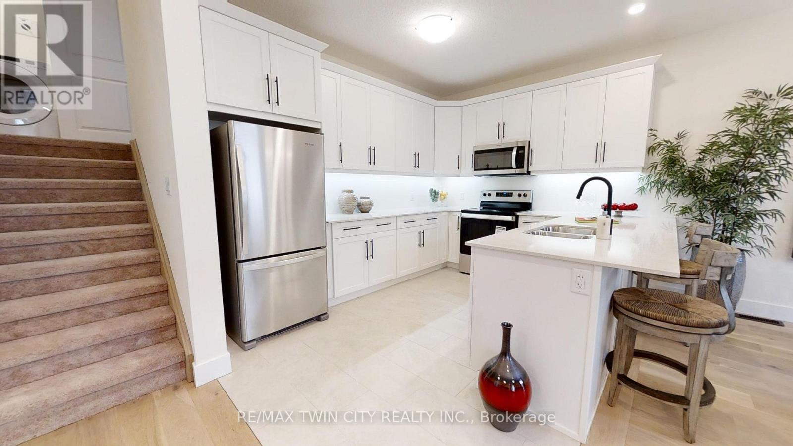 941 Deveron Crescent, London South, Ontario  N5X 3X4 - Photo 8 - X12808526