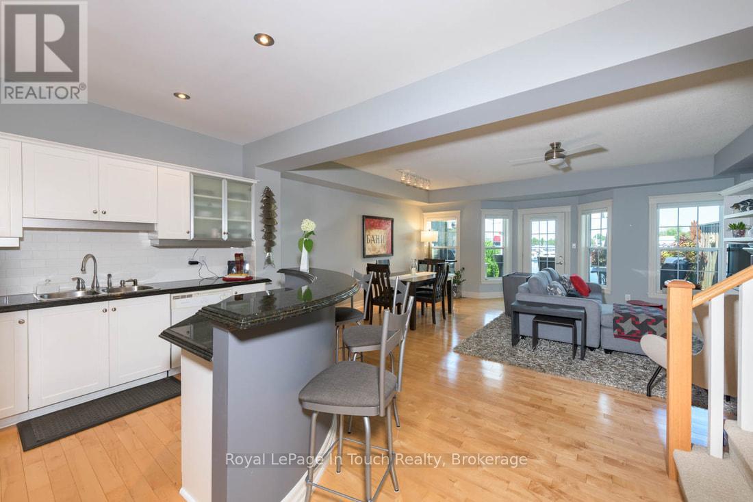 102 Wycliffe Cove, Tay, Ontario  L0K 2A0 - Photo 10 - S12808570