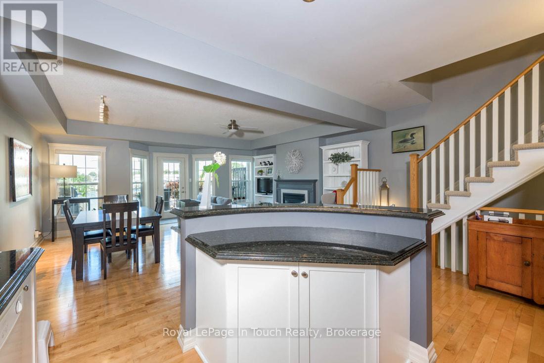 102 Wycliffe Cove, Tay, Ontario  L0K 2A0 - Photo 11 - S12808570