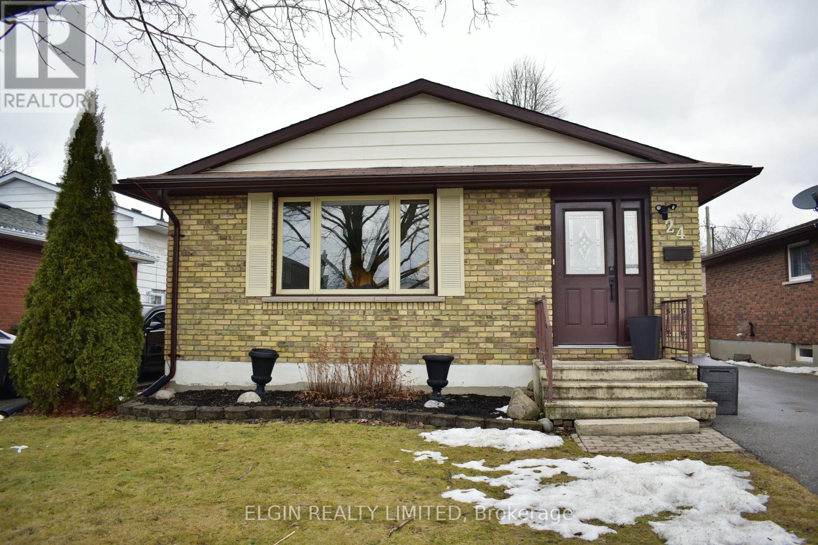 24 Dyer Street, St. Thomas, Ontario  N5R 5K3 - Photo 2 - X12808578