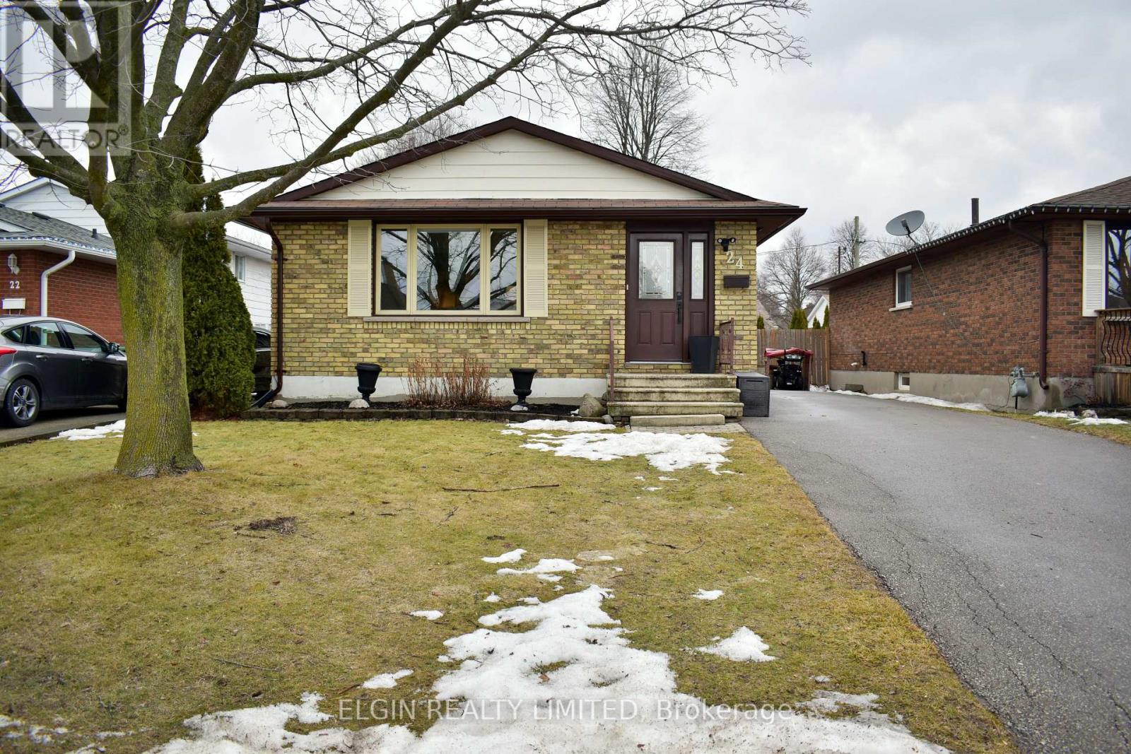 24 Dyer Street, St. Thomas, Ontario  N5R 5K3 - Photo 3 - X12808578