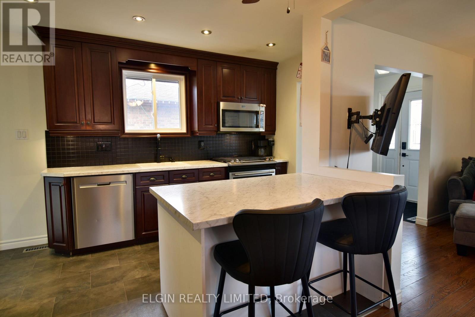 24 Dyer Street, St. Thomas, Ontario  N5R 5K3 - Photo 8 - X12808578