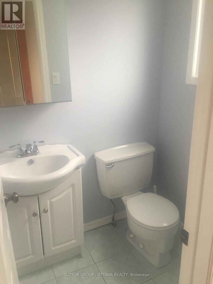 1713 Stoneboat Crescent, Ottawa, Ontario  K1C 1W7 - Photo 3 - X12808160