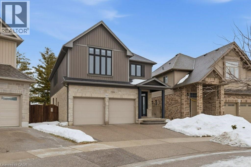944 Pioneer Grove Court, Kitchener, Ontario  N2P 0B2 - Photo 2 - 40805074