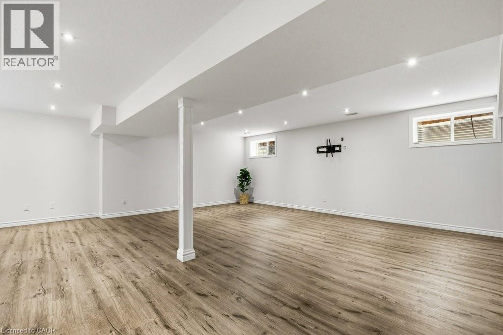 944 Pioneer Grove Court, Kitchener, Ontario  N2P 0B2 - Photo 34 - 40805074