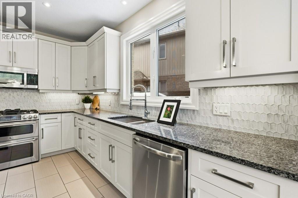 944 Pioneer Grove Court, Kitchener, Ontario  N2P 0B2 - Photo 9 - 40805074