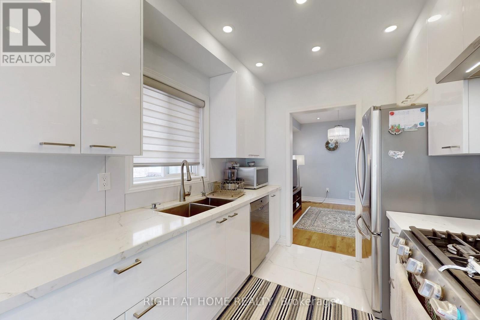 805 Stonehaven Avenue, Newmarket, Ontario  L3X 2K3 - Photo 16 - N12808580