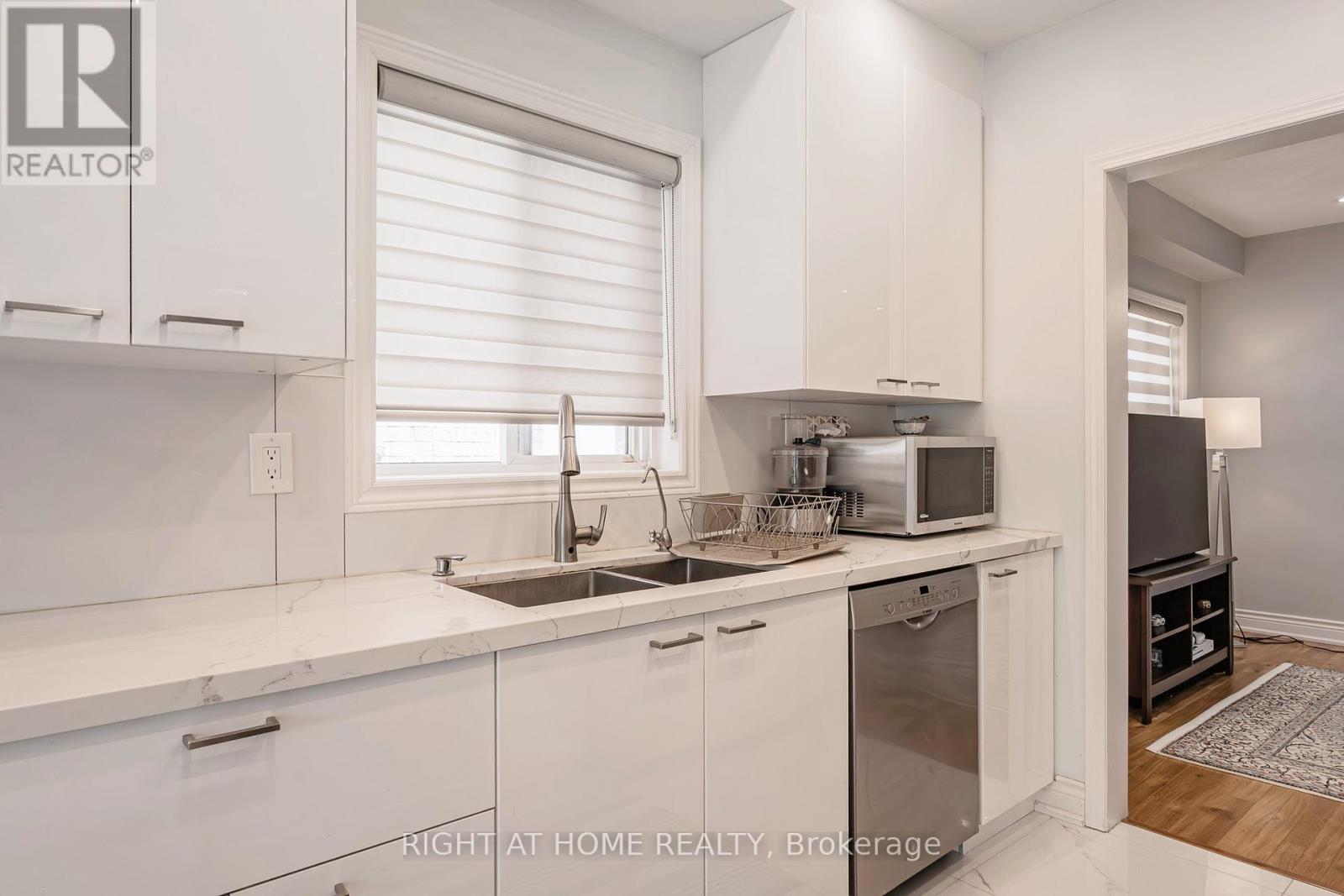 805 Stonehaven Avenue, Newmarket, Ontario  L3X 2K3 - Photo 17 - N12808580