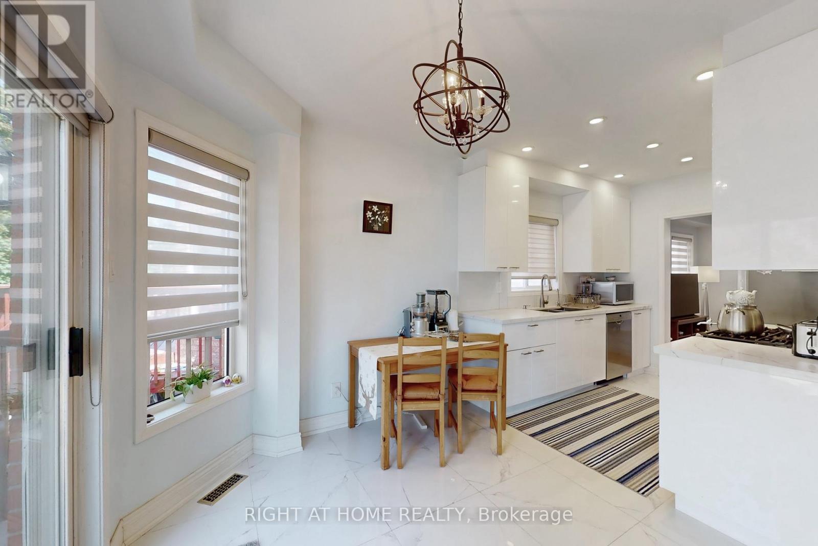 805 Stonehaven Avenue, Newmarket, Ontario  L3X 2K3 - Photo 22 - N12808580